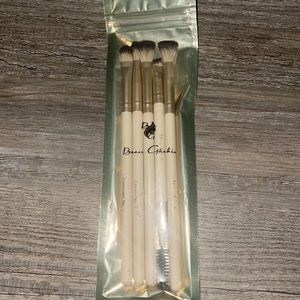 Beau Gackis 5 piece make up brush set